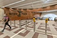 Pražští radní se budou zabývat úpravou plastiky s nápisem Moskva-Praha, jež je umístěna Andělu